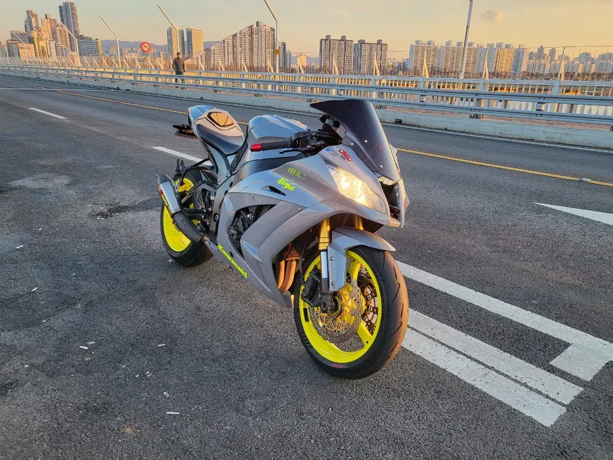 가와사키 닌자 zx 10r 리터급 바이크 끝판왕 팝니다